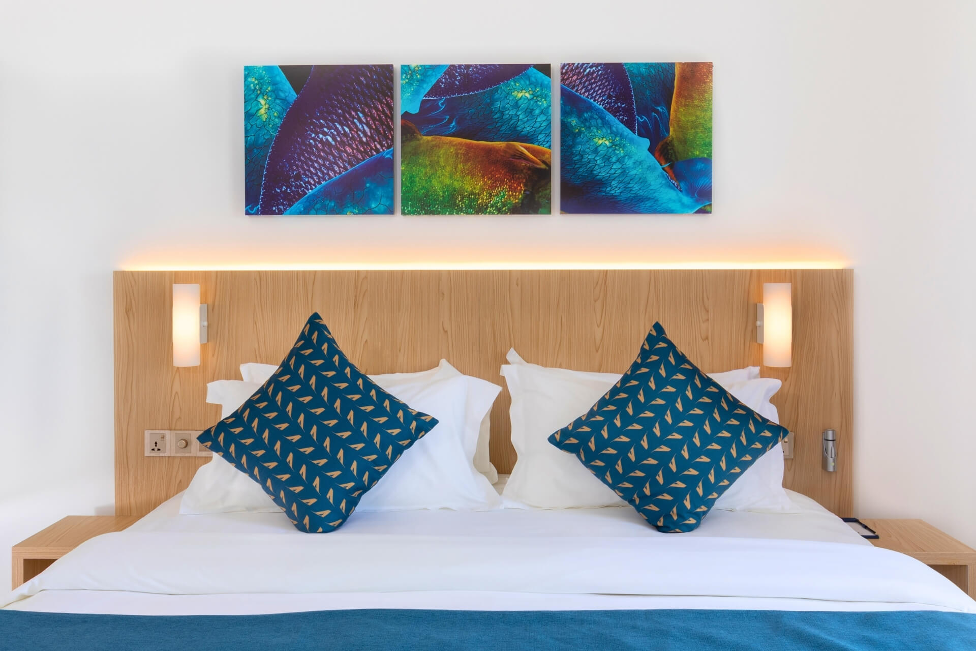 Junior Seaview Suite with Mini Balcony Bed